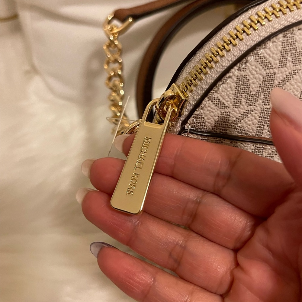 (PRICE IS FIRMED)NWT- MICHEAL KORS JET SET (Vanilla) TRAVEL CROSSBODY BAG - Picture 9 of 11